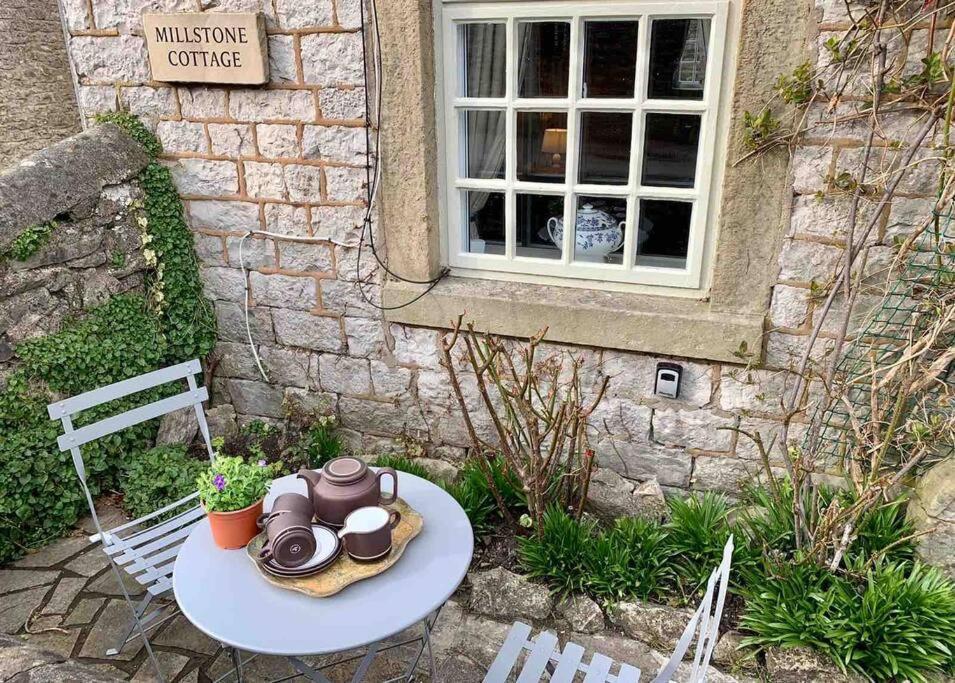 Millstone Cottage - Cosy Peak District Cottage Taddington Exterior foto